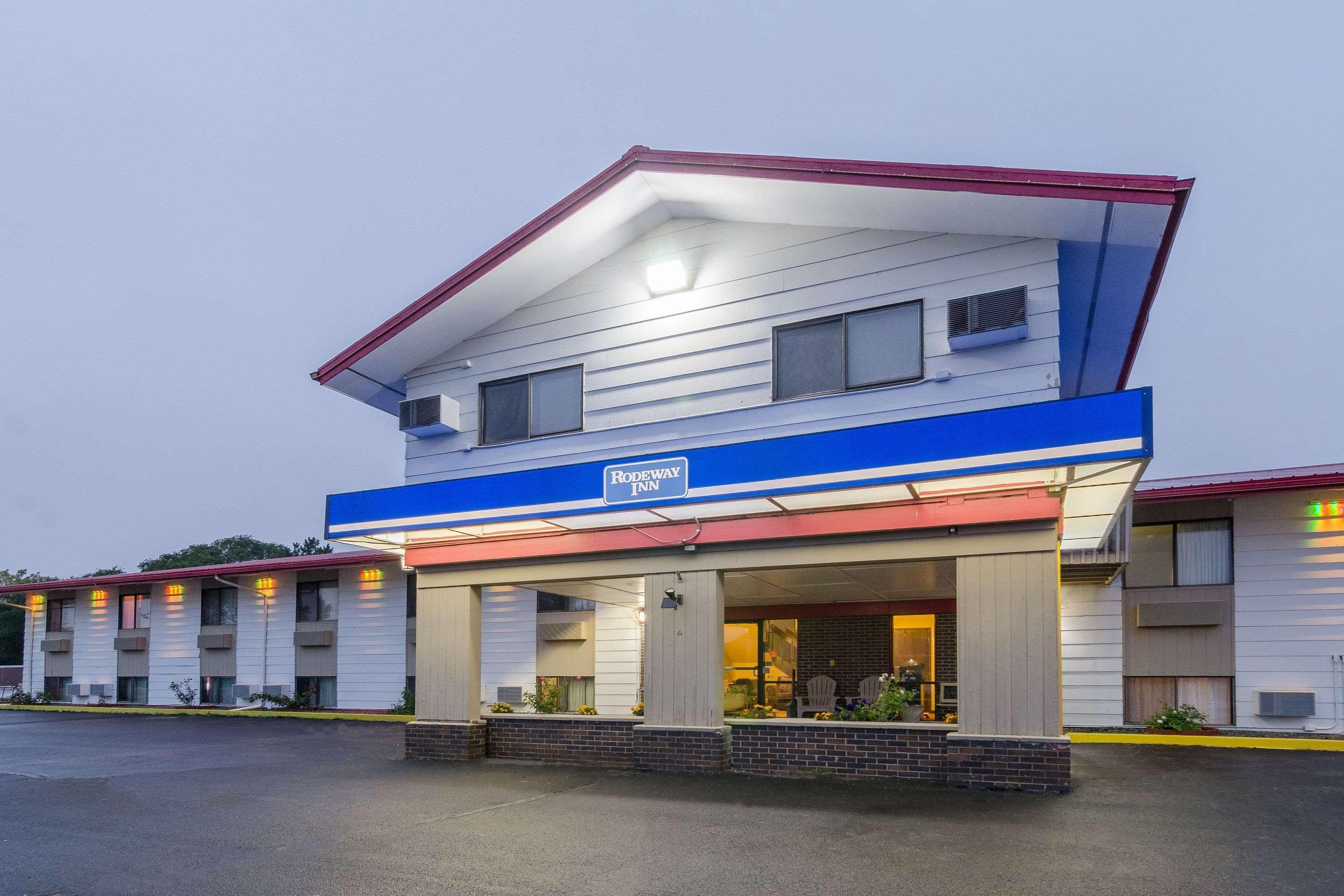 Rodeway Inn Mitchell Exterior photo