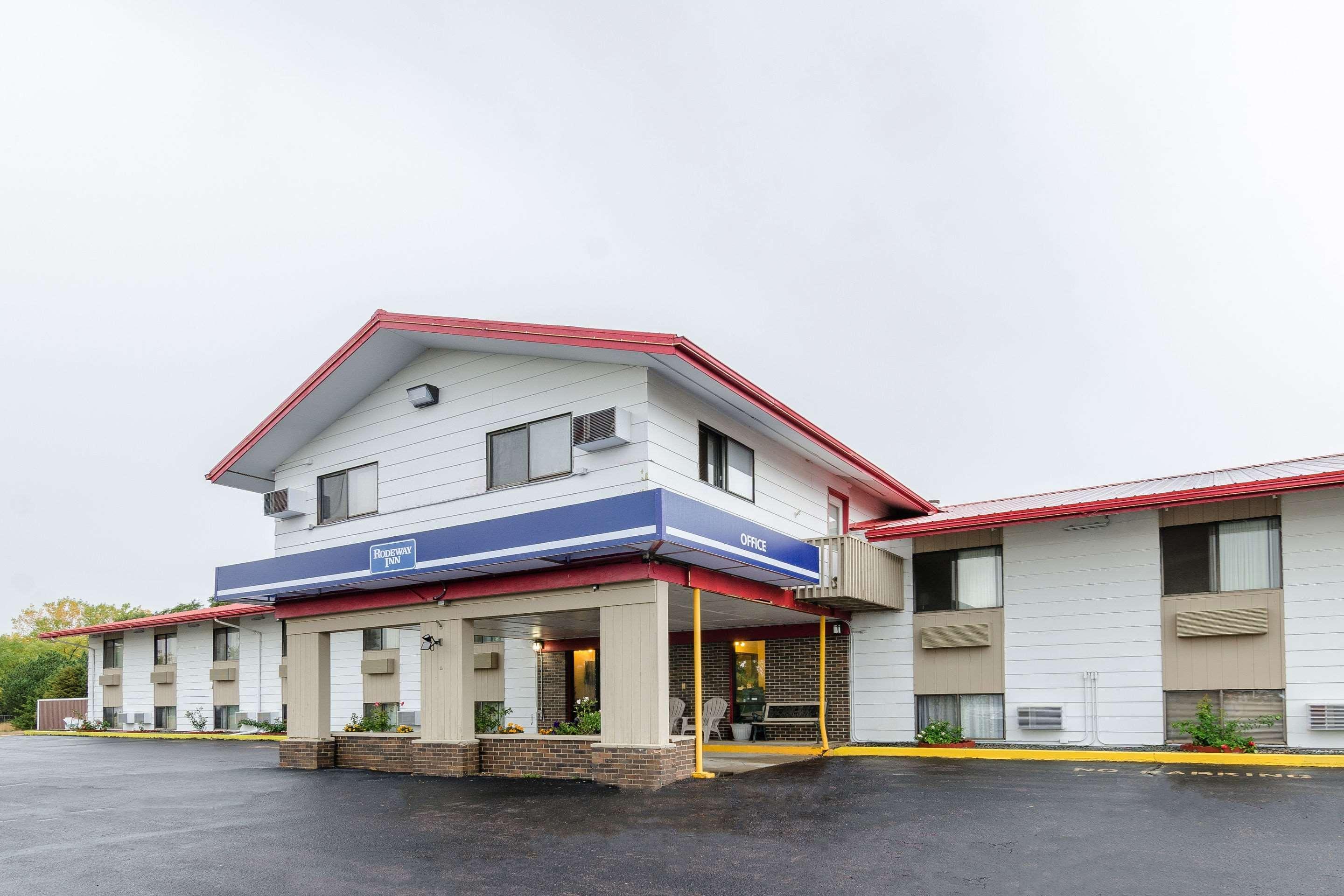 Rodeway Inn Mitchell Exterior photo