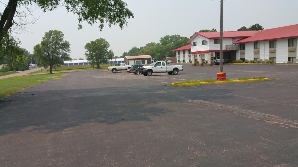 Rodeway Inn Mitchell Exterior photo