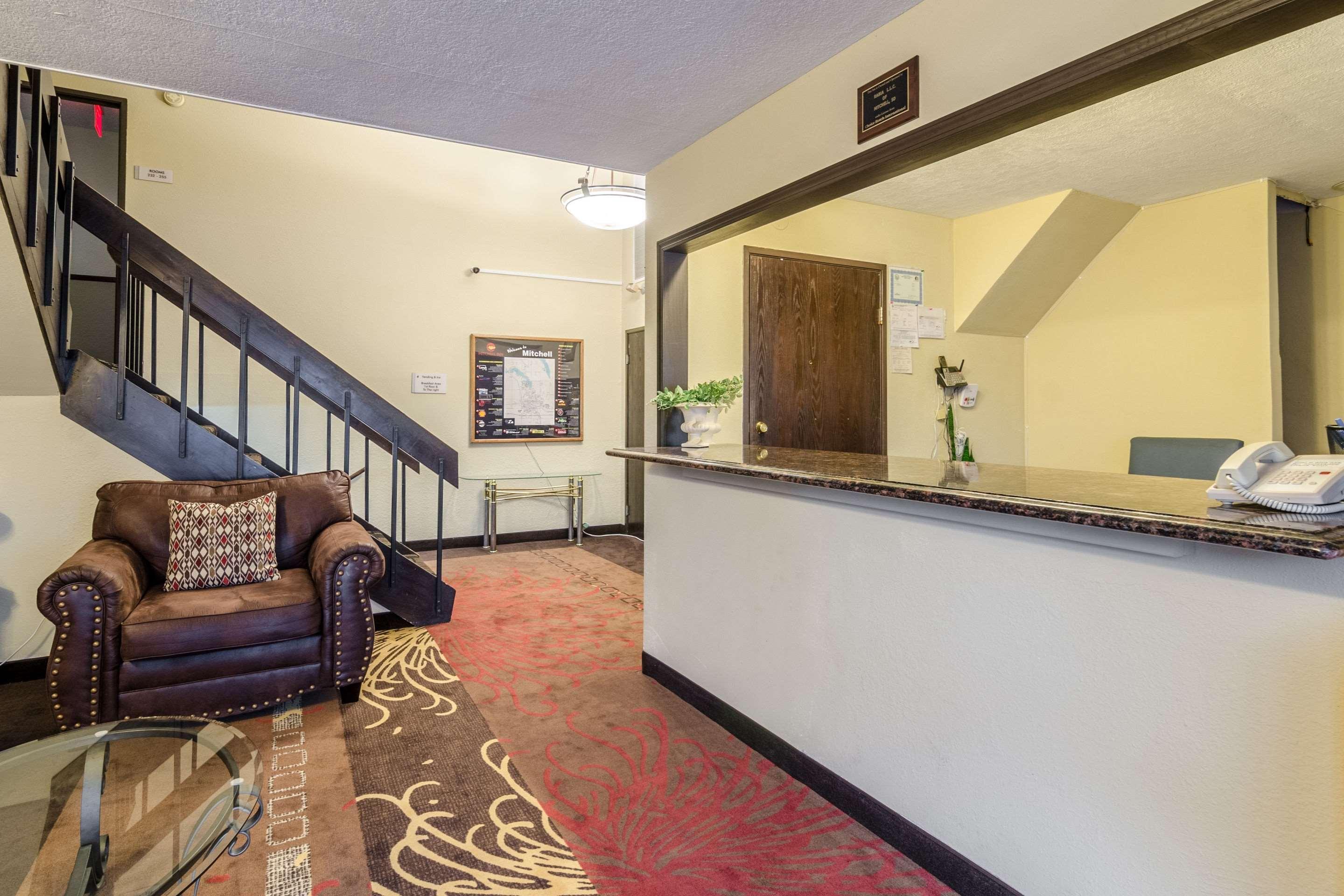 Rodeway Inn Mitchell Exterior photo