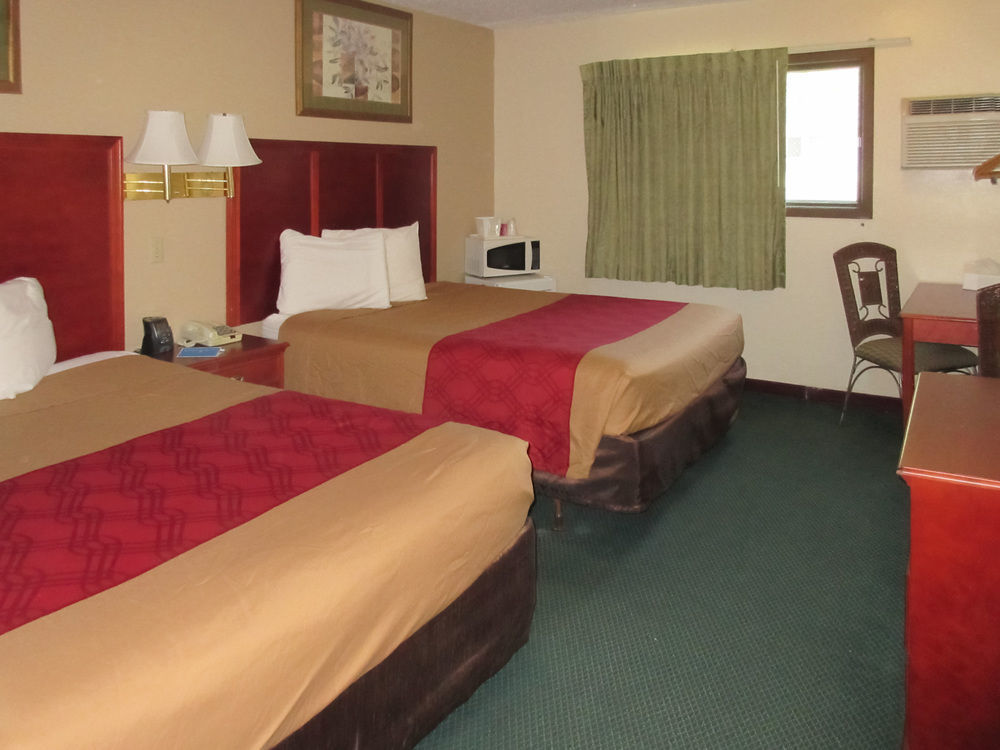 Rodeway Inn Mitchell Exterior photo